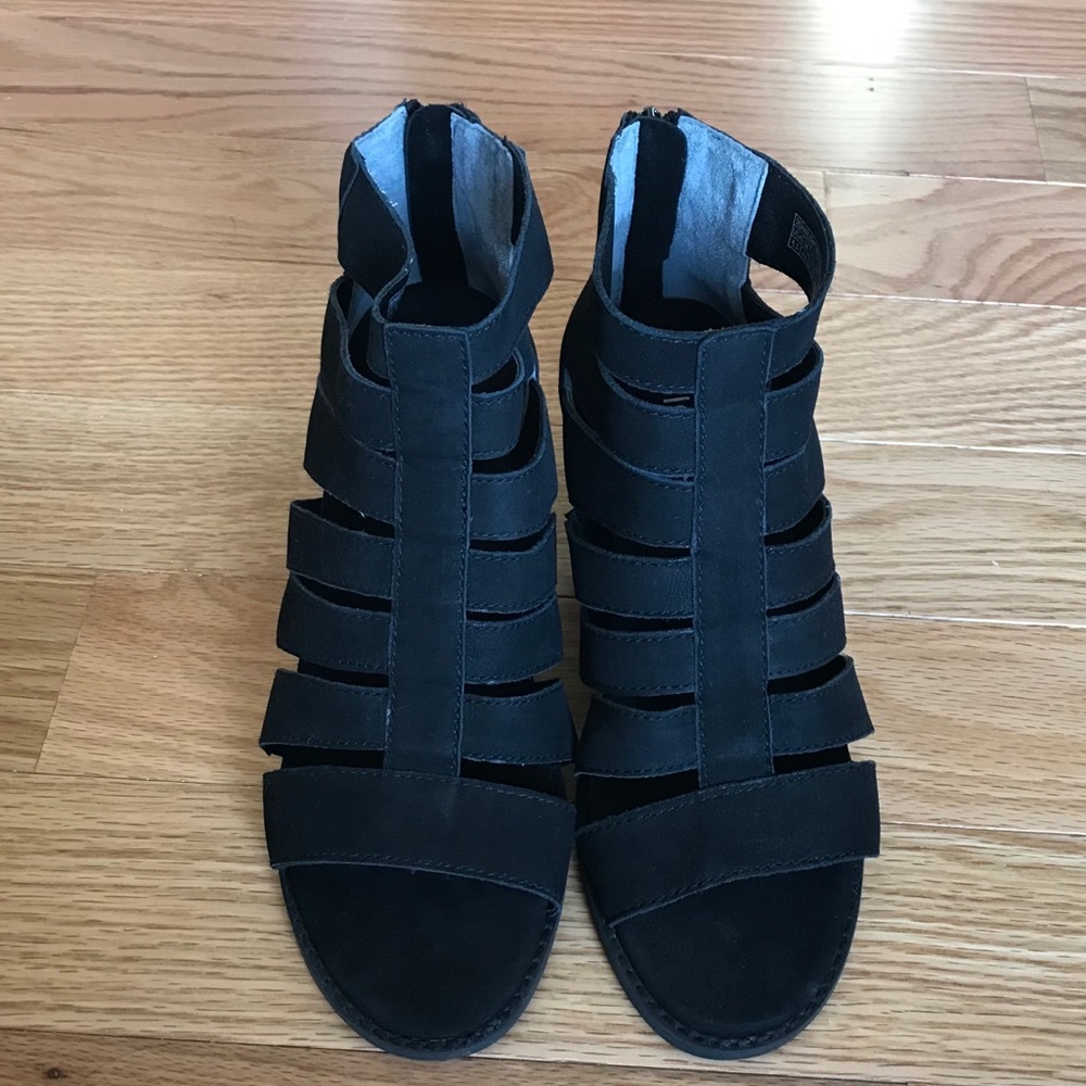 Women’s Black Vionic Shooties size 6.5 brand new